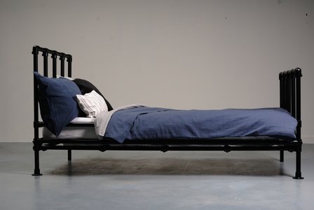Eenpersoonsbed zwart
