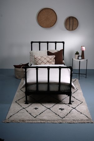 Eenpersoonsbed zwart