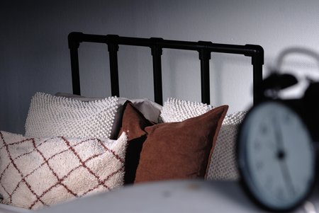 Eenpersoonsbed zwart